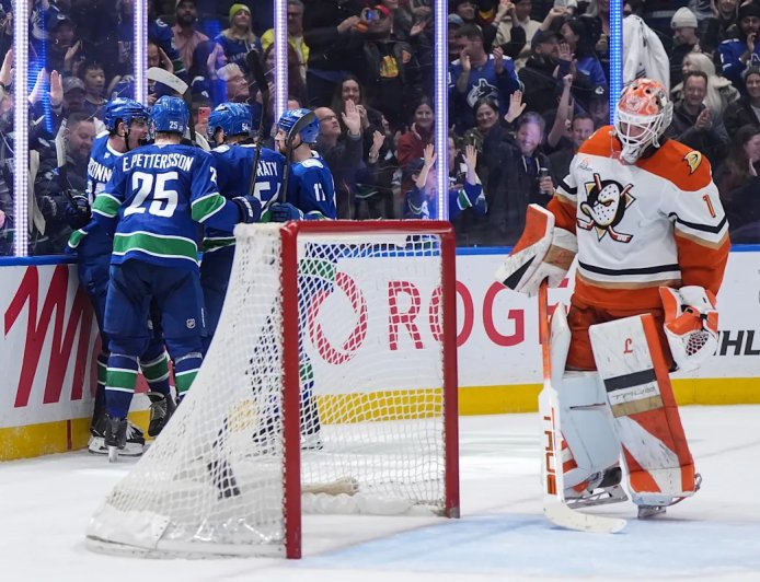 Tolopilo makes 32 saves in Canucks' 2-0 win over Ducks, but doesn't get credit for shutout