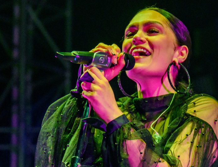 Jessie J Gets Candid About Breast Cancer In Front Of Her Adoring Fans
