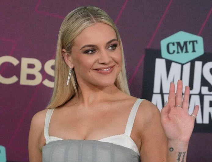 Kelsea Ballerini Gets Fans Mentally Prepared For Her 2026 Grammy Appearance