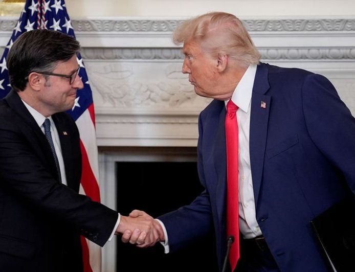 'Opening Pandora's Box': Mike Johnson backs Trump after warning White House about deal with Democrats