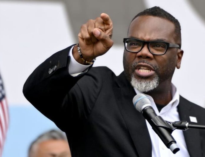 Chicago Mayor Brandon Johnson puts ICE ‘on notice’ with executive order seeking prosecution of agents