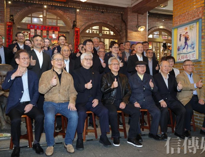 黃仁勳「兆元宴」最強供應鏈圍繞　右手魏哲家、左手林百里、劉揚偉和童子賢在後面