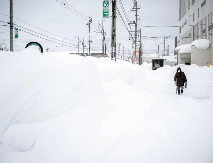 异常强降雪袭日 已致30人死亡