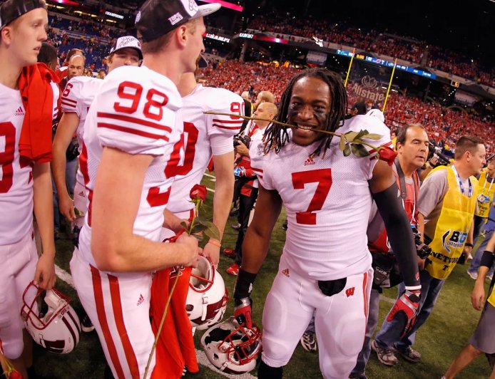 Notre Dame to hire former Wisconsin Badger as co-defensive coordinator