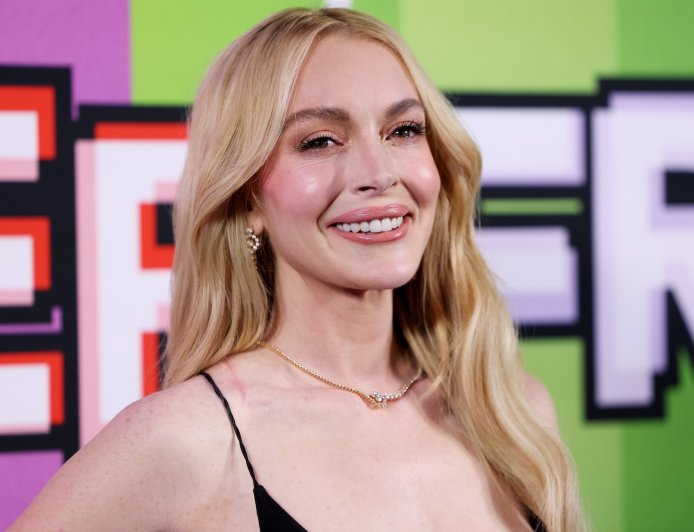 Lindsay Lohan's Bubblegum Pink Leggings Are a Pilates Must-Have