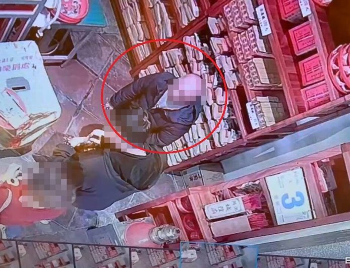 神明面前詐財！澎湖男假冒城隍廟員工　站功德箱旁向信眾索香油錢