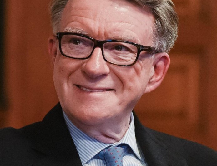 被爆與世紀淫魔艾普斯坦金錢往來　英國前駐美大使曼德森勳爵退出工黨