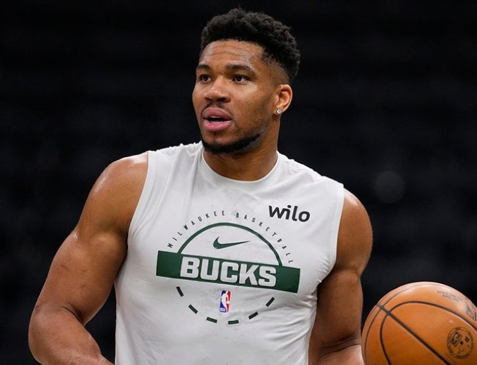 Giannis Antetokounmpo sticks with Bucks as NBA trade deadline passes despite some interest
