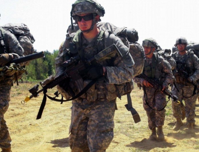 美军对叙利亚境内“伊斯兰国”多个目标发动打击