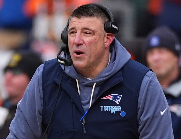 Mike Vrabel wins Coach of Year after historic Patriots turnaround ahead of Super Bowl LX