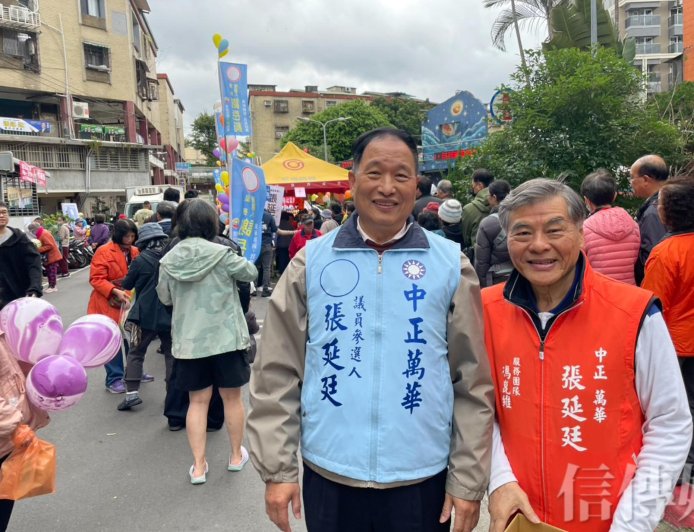 張延廷萬華義賣高麗菜 民眾大排長龍、反應熱烈