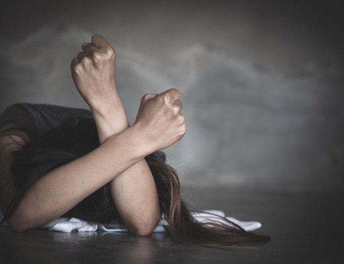 辣妹KTV廁所遭淫男侵犯！麻吉目睹幫壓制　舔吻摸胸下場曝光