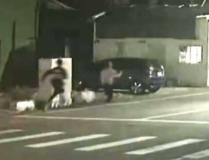 超商前「老鷹抓小雞」鹿港警暗夜百米狂奔　逮失聯4年移工