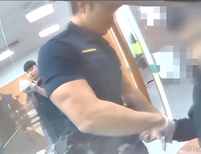 男帶毒品被抓豬隊友開直播笑他　下一秒也被「浩克警」逮捕