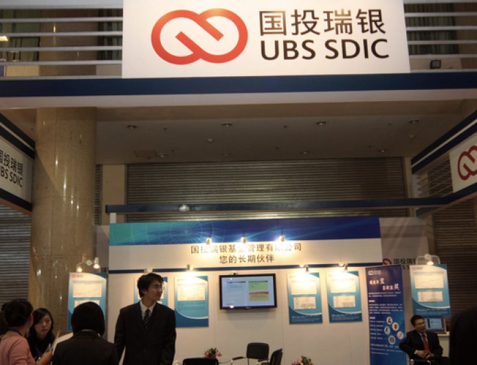 国投白银LOF调整估值遭万人投诉，国投瑞银：已成立工作组