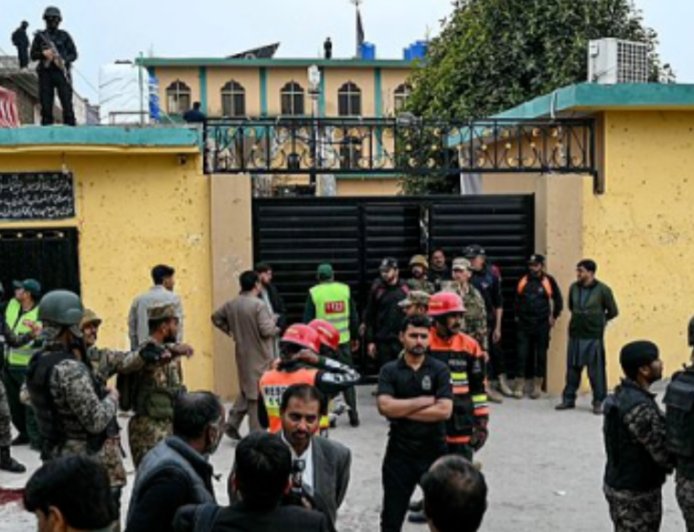 外媒：“伊斯兰国”宣称对巴基斯坦清真寺爆炸事件负责