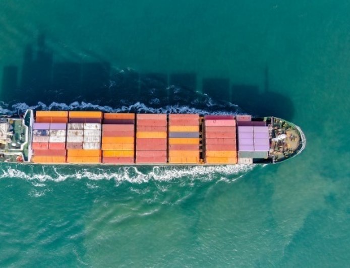 上海市政协委员钟永喜：沪港优势互补，推动两地企业“拼船出海”｜上海两会