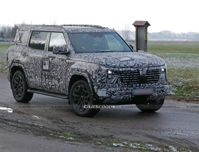 全新三菱帕杰罗路试谍照曝光：全新设计、2.4T 发动机、非承载车身