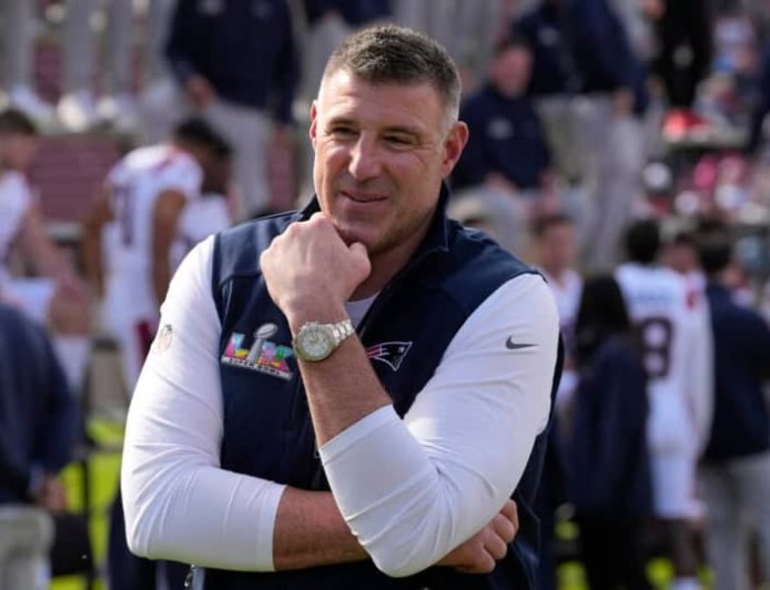 What Mike Vrabel told the Patriots offensive line during difficult first half in Super Bowl LX