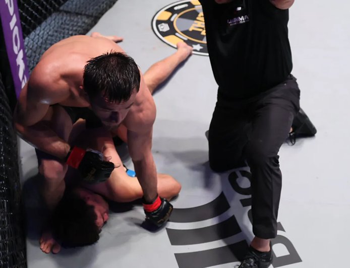 Video: Usman Nurmagomedov's suffocating PFL Dubai win over Alfie Davis