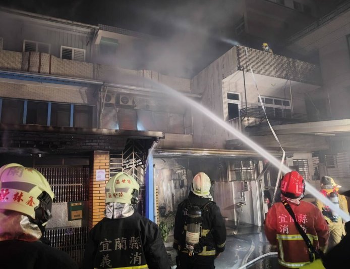 快訊／宜蘭民宅暗夜惡火　2男受困「無呼吸心跳」送醫亡