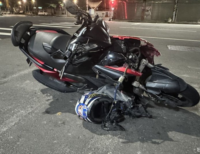 快訊／新莊轎車違規左轉碰撞機車　騎士頭部重創「無呼吸心跳」