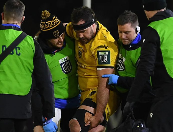 Long lay-off for Dragons prop Hunt after surgery