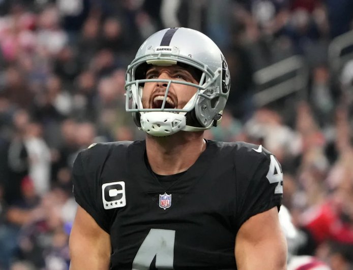 Former Raiders QB Derek Carr is allegedly weighing a comeback