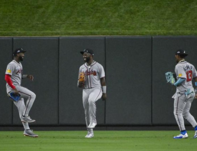 Braves reportedly attempting to outbid Mets, Phillies, Padres for $38M All-Star amid injury news