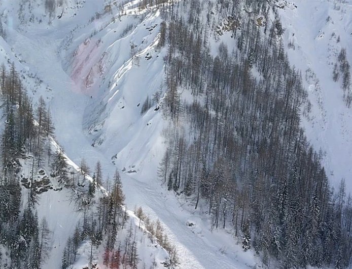 2 skiers killed in avalanche on popular Mont Blanc skiing route near French-Swiss border