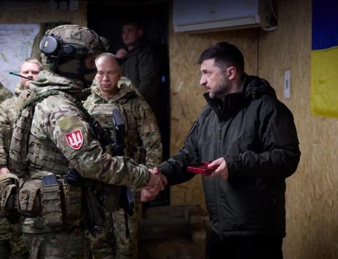 泽连斯基让佣兵送死，美军医：说好三年给护照，干完两年让去填线