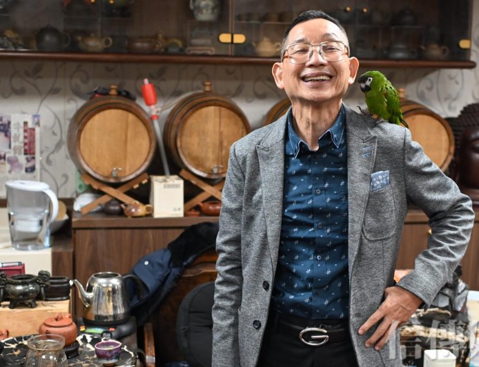 大黑松小倆口邱義榮過年賞蝴蝶　「充滿顏色，繽紛，人生很快樂」