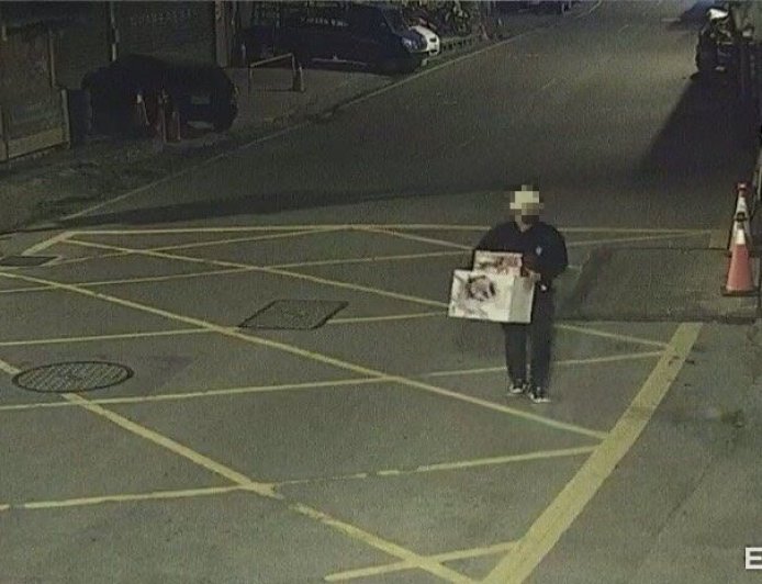 忍不住！新北男無償抱走娃娃機店「一番賞」　警調監視器逮人