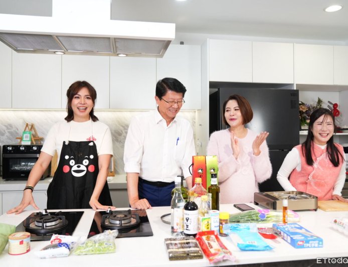 謝龍介攜手藍營3女神　新春下廚挑戰3大特色年菜
