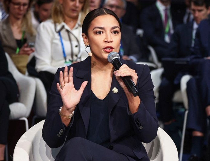 AOC mocked for ‘absolute train wreck’ weekend on global stage: 'Made a fool out of herself'