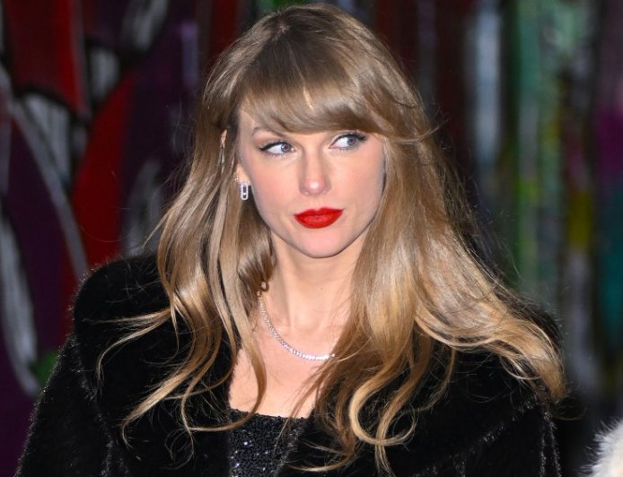 Taylor Swift's Vintage '90s Jeans Are Having a Moment — Nail the Look