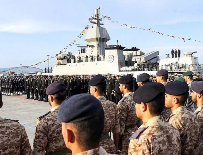 伊朗革命卫队海军在霍尔木兹海峡举行演习