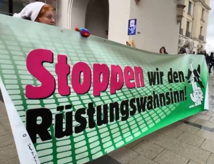 德国反战组织示威游行 抗议慕安会“煽风点火”