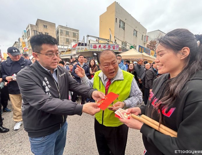 快訊／澎湖縣長陳光復不慎摔落階梯　當場無呼吸心跳送醫急救