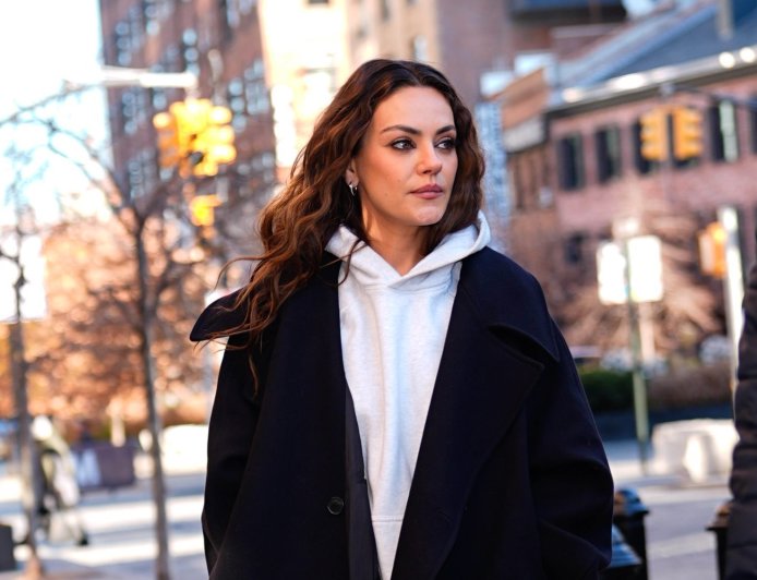 Mila Kunis' Loose Jeans Style Is Perfect for Petites — Get the Look