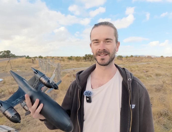 全球最快纯电动遥控四轴无人机诞生：时速高达 661 公里 / 小时