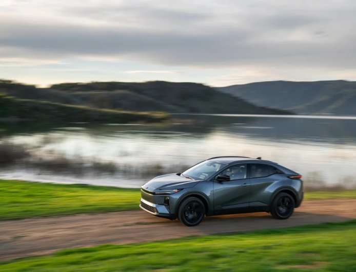 丰田海外推出纯电版 C-HR 跨界车，38135 美元起售