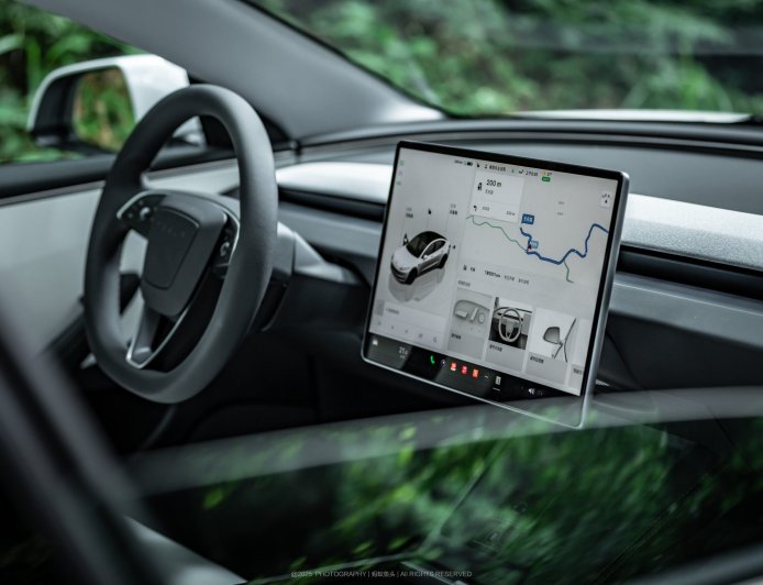 特斯拉：FSD（辅助监督版）累计行驶里程突破 80 亿英里