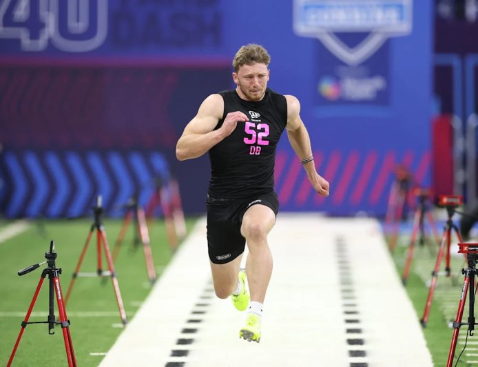 Oregon Duck fans react to Dillon Thieneman's head-turning 40-yard dash