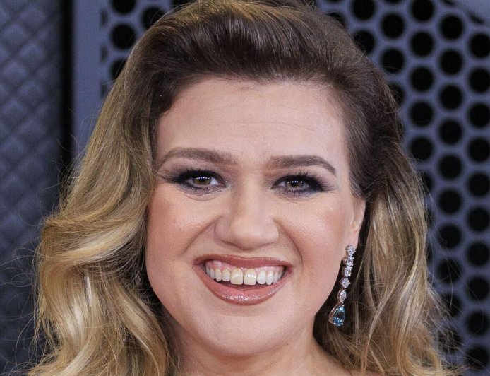 Famous Singer Reportedly Being Eyed To Replace Kelly Clarkson After The End Of Her Talk Show