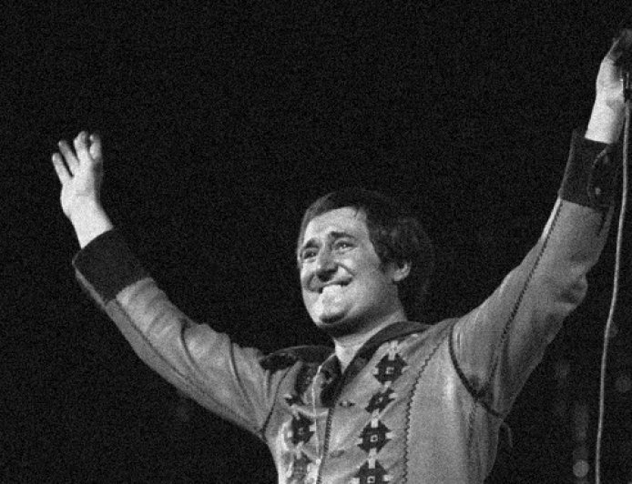 Neil Sedaka, Legendary Singer-Songwriter Behind ‘Breaking Up Is Hard to Do,’ ‘Bad Blood’ and ‘Love Will Keep Us Together,’ Dies at 86