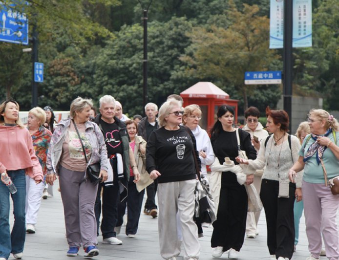 政策红利持续释放，去年我国免签入境外国人人次增长近五成