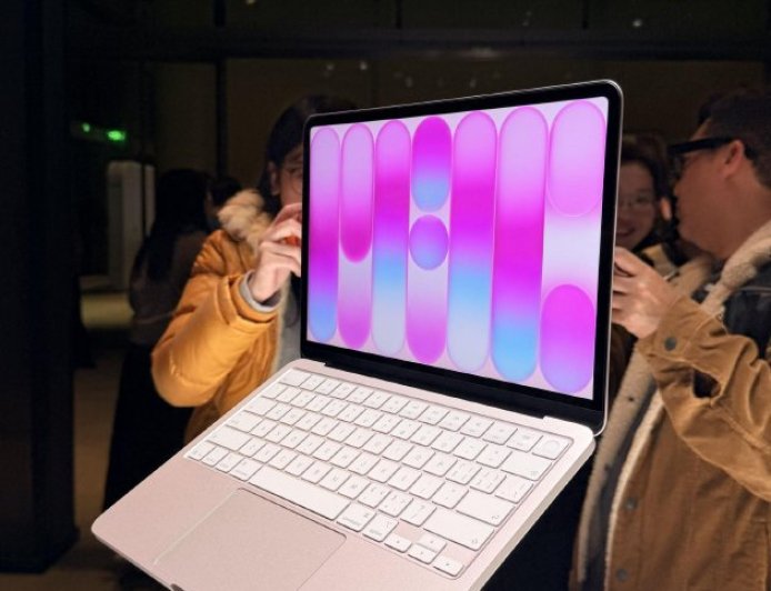 苹果全新产品新品MacBook Neo真机亮相