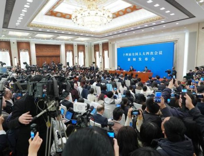 我国将制定托育服务法等，推动将更多资源投入民生领域