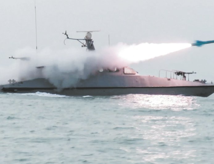 美军打击伊朗战舰，霍尔木兹海峡牵动美伊战局